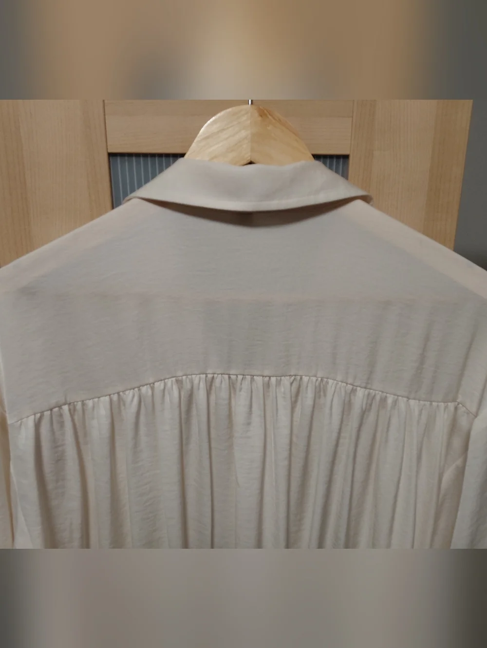 Express Ivory Button-Front Blouse - Picture 7 of 7